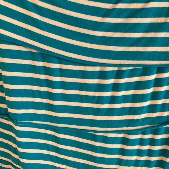 Vince Camuto striped tank in blue and white. - Picture 3 of 5
